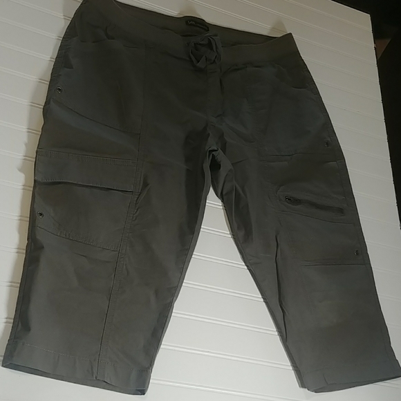 Lee Relaxed Fit Olive Cargo Capri Pants - Picture 1 of 8